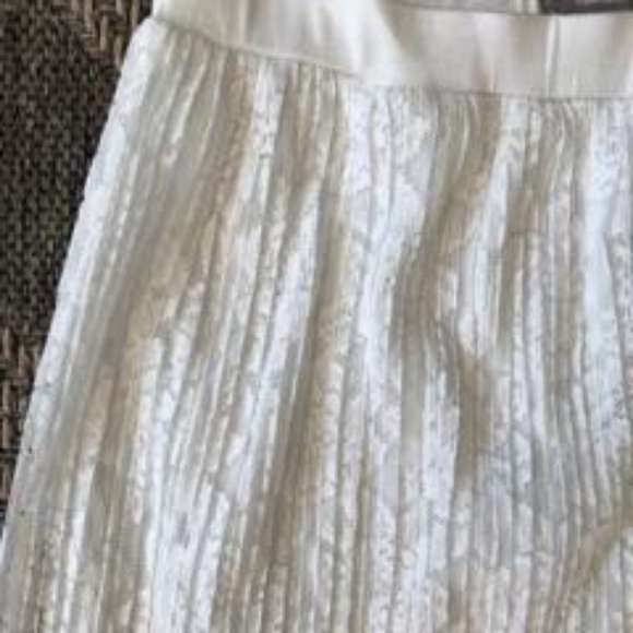 White Lacey maurices skirt - Picture 3 of 4
